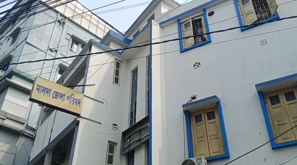 কাটমানি নিয়ে কাজ বিক্রির অভিযোগ, সরব মালদার বিজেপি জেলা পরিষদ সদস্যরা।