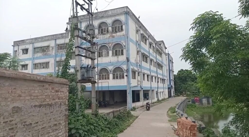 কড়া নিরাপত্তায় মালদার হোল্ডিং সেন্টার, সিসিটিভি নজরদারিতে ৯ জন।