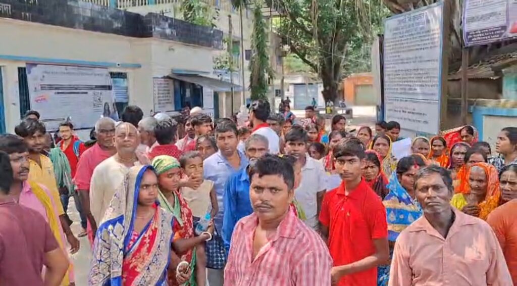 আবাস যোজনার নামে টাকা তোলার অভিযোগ, তদন্তে কমিটি গঠন মানিকচকে।