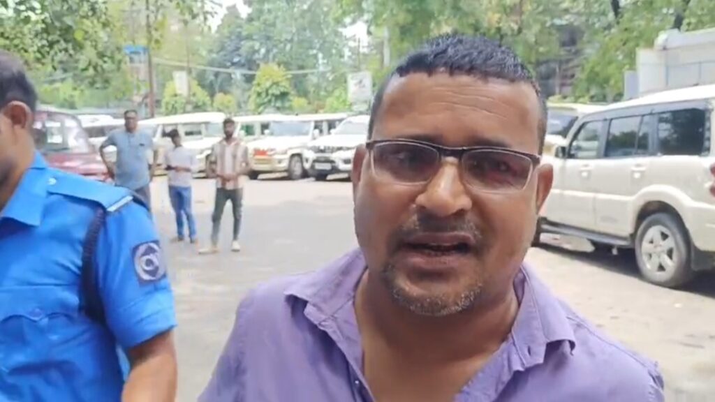 চার ঘণ্টার অবরোধের জেরে ভোগান্তি, অবশেষে গ্রেফতার অভিযুক্ত পঞ্চায়েত সদস্য।