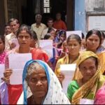 প্রধানমন্ত্রী আবাস যোজনায় দুর্নীতির অভিযোগ, ইংলিশবাজার ব্লক অফিস ঘেরাও করে বিক্ষোভ।