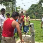 শ্মশানের পাশে ১০ লক্ষ টাকার টিউবওয়েল, পানীয় জল নিয়ে ক্ষোভে ফুঁসছে গ্রামবাসী।