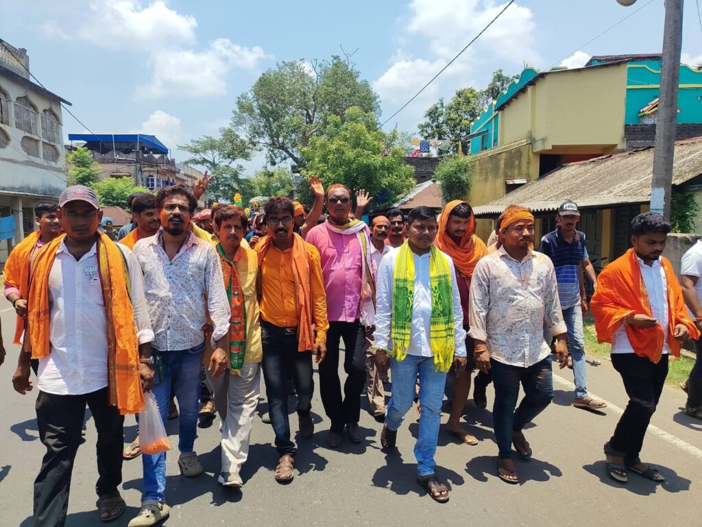 রাজ্যে পালাবদলের পর গোয়ালতোড়ে বিজেপির বিজয় উৎসব।