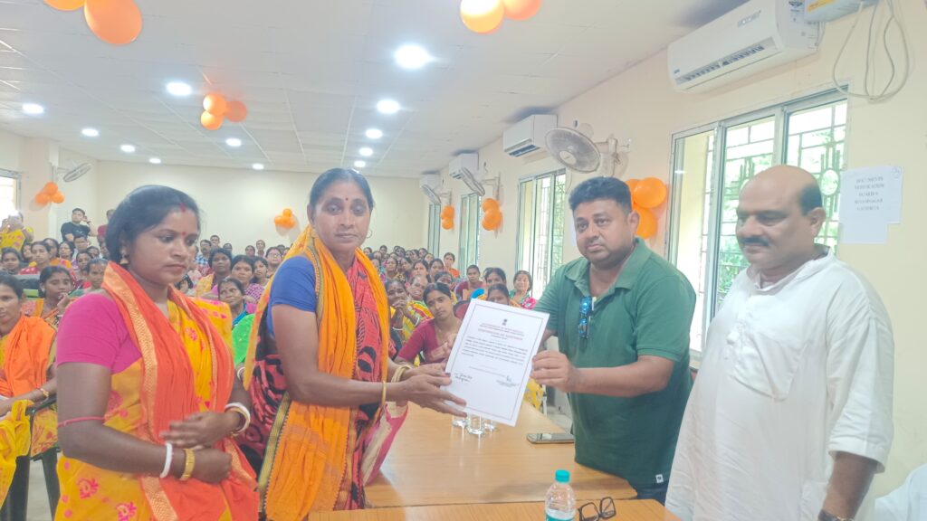 অন্নপূর্ণা যোজনার উদ্বোধনী কর্মসূচিতে যোগ দিলেন গড়বেতার বিধায়ক ও প্রশাসনিক আধিকারিকরা।