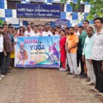 যোগের বার্তা ছড়াতে চন্দ্রকোনারোডে ম্যারাথন দৌড়ের আয়োজন।