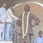 মোহবনীতে ক্ষুদিরাম বসুর আবক্ষ মূর্তিতে পুষ্পার্ঘ্য, পালিত পশ্চিমবঙ্গ দিবস।