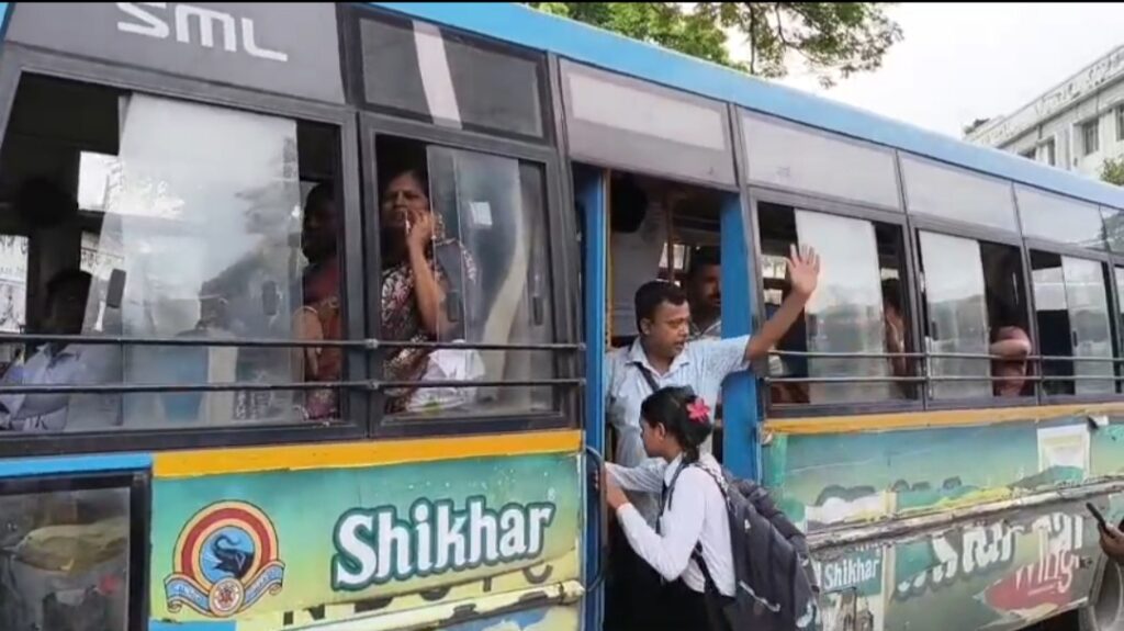 মহিলাদের যাতায়াতে বড় স্বস্তি, আলিপুরদুয়ারে চালু বিনামূল্যের বাস পরিষেবা।