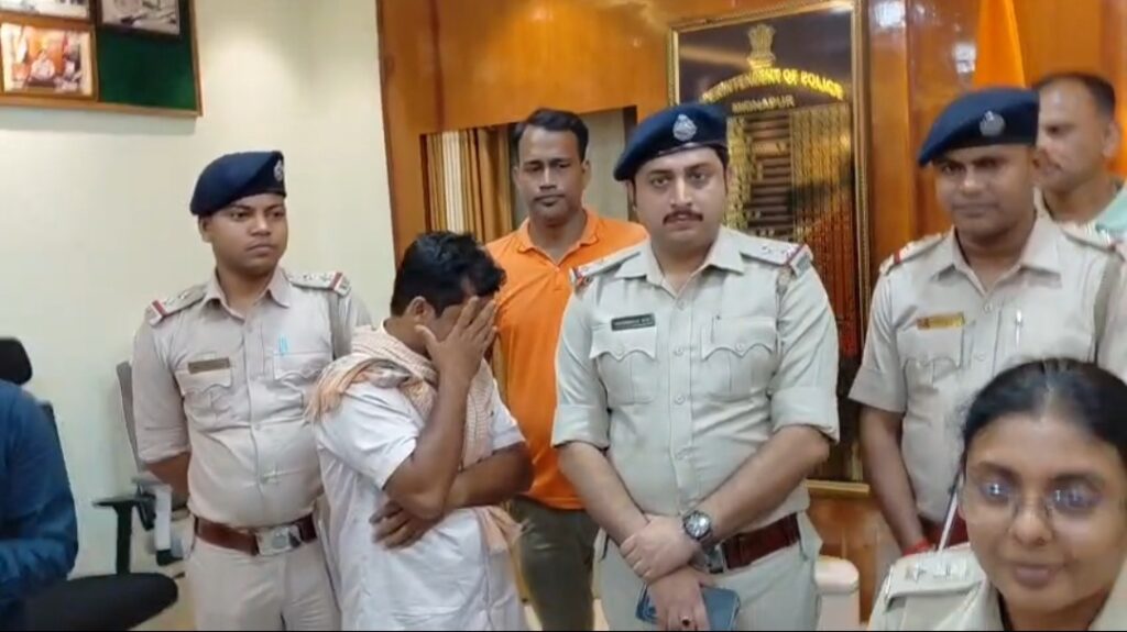 মোবাইল টাওয়ার লোকেশন ট্র্যাক করে অভিযুক্ত শিক্ষককে গ্রেপ্তার করল পুলিশ।