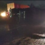দুর্ঘটনার পর ডিভাইডারে ধাক্কা মেরে উল্টে গেল ম্যাটাডোর, মৃত ১।