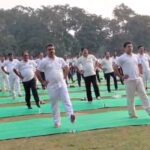 আন্তর্জাতিক যোগ দিবসকে সামনে রেখে পুলিশ লাইন মাঠে বিশেষ যোগাভ্যাস।
