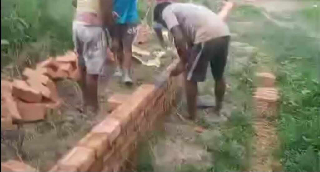 মোথাবাড়িতে জমি বিতর্ক, কাঠগড়ায় পঞ্চায়েত সমিতি সদস্যের স্বামী।