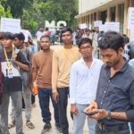 ছাত্রাবাস সংস্কার ও চালুর দাবিতে স্মারকলিপি ছাত্রদের।