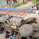 মধ্যম কেন্দুয়ায় বেপরোয়া লরির তাণ্ডব, ক্ষতিগ্রস্ত পরপর দুটি বাড়ি।