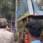 কৃষ্ণপল্লী থেকে হ্যান্টাকালী মোড়, রাস্তা দখলমুক্ত করতে উচ্ছেদ অভিযান।