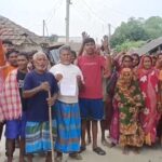 কাটমানির টাকা ফেরতের দাবিতে পঞ্চায়েত সদস্য উপেন যাদবের বিরুদ্ধে প্রতিবাদ।