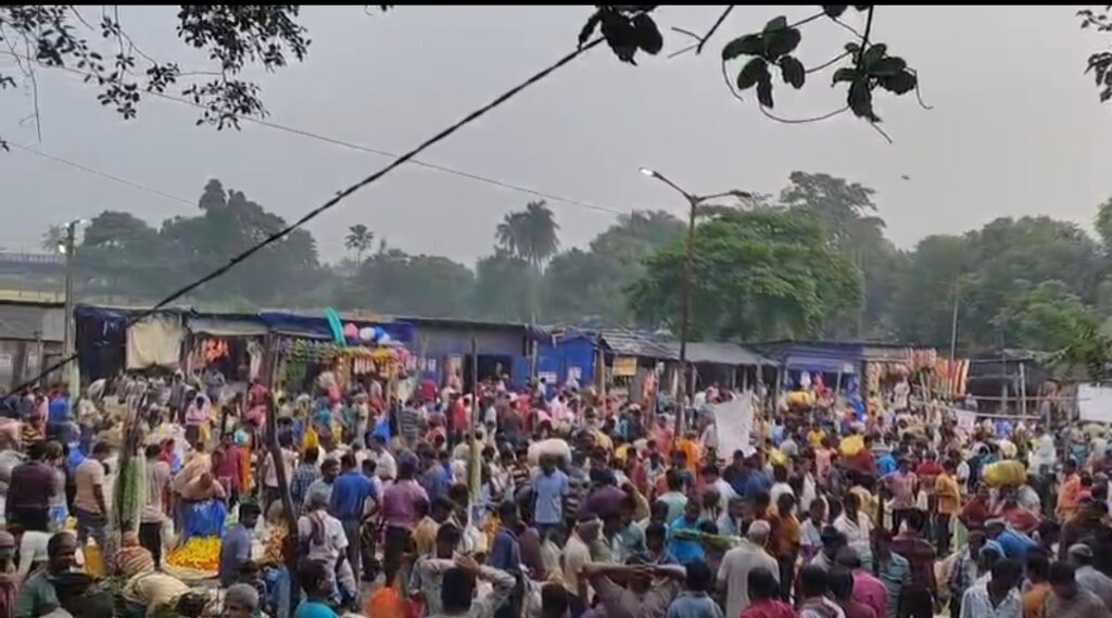 বাজেটে কোলাঘাটে ফ্লাওয়ার মার্কেট হাব, দীর্ঘ আন্দোলনের জয়ে খুশি ফুলচাষীরা।