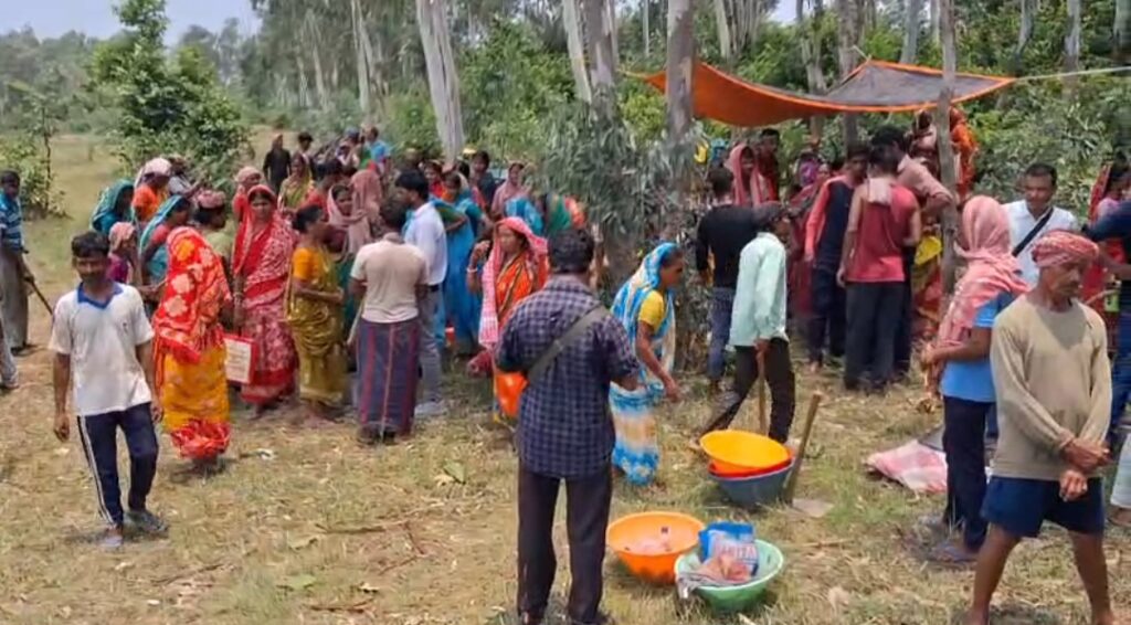 বন্ধের পর ফের চালু ১০০ দিনের কাজ, শালবনিতে স্বস্তির হাওয়া।