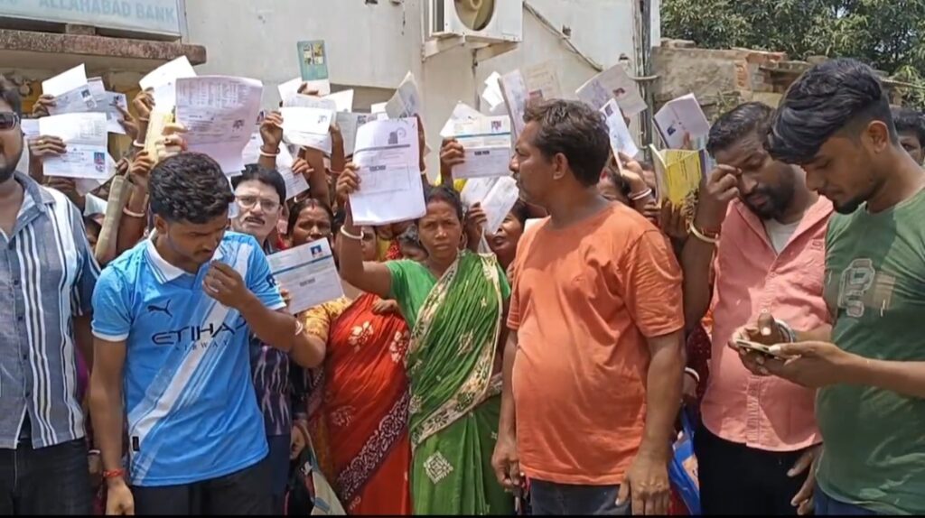 টাকা ফেরতের দাবিতে CSP-র সামনে বিক্ষোভ, অভিযুক্ত মালিক পলাতক।