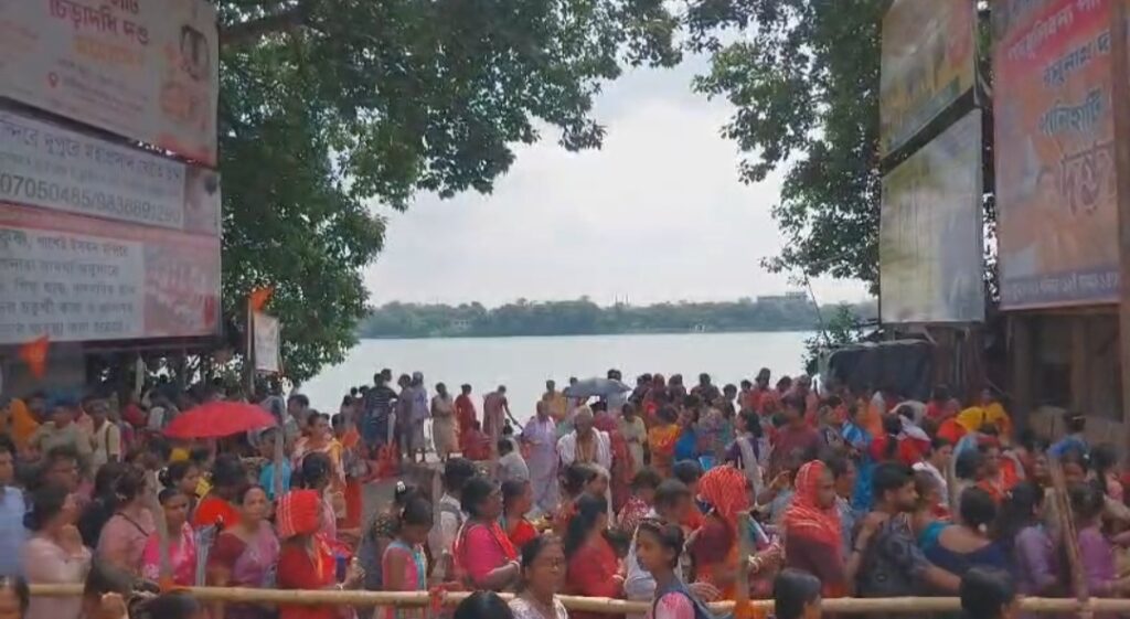 চিড়ের মেলায় ভক্তসমাগম, পানিহাটিতে ঐতিহ্যের উৎসব ঘিরে সাজ সাজ রব।