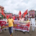 মূল্যবৃদ্ধি ও ১০০ দিনের কাজের বকেয়া ইস্যুতে সরব বামেরা, চন্দ্রকোনা রোডে প্রতিবাদ।