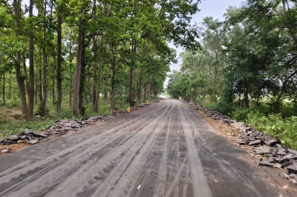বুলানপুর-পাথরপাড়া রাস্তায় কাজ শুরু, ‘জোড়াতালি নয়, চাই স্থায়ী সমাধান’।