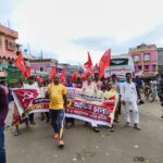 খালি গ্যাস সিলিন্ডার ও থালা-বাটি হাতে প্রতিবাদ, চন্দ্রকোনা রোডে সিপিএমের বিক্ষোভে জনসমাগম।