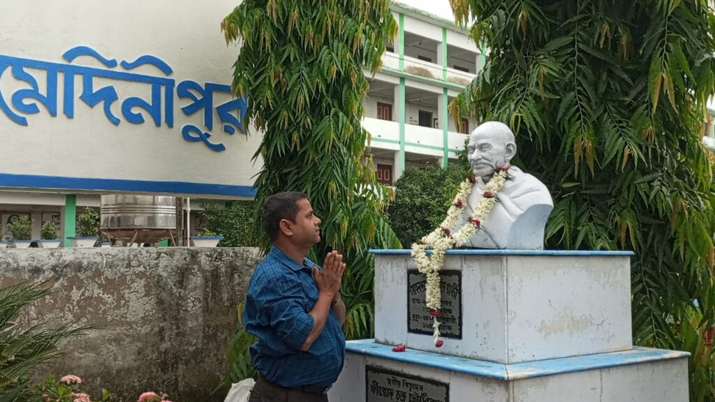 প্রতিষ্ঠা দিবসে সমাজসেবার নজির, সরবেড়িয়া বিদ্যালয়ে রক্তদান শিবির ও সাংস্কৃতিক অনুষ্ঠান।