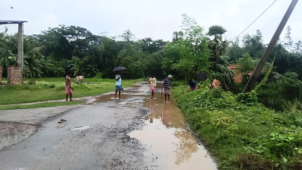 পঞ্চমী থেকে ফটিকচক পর্যন্ত বেহাল রাস্তা, উন্নয়নের দাবিতে বিজেপির কর্মসূচি।