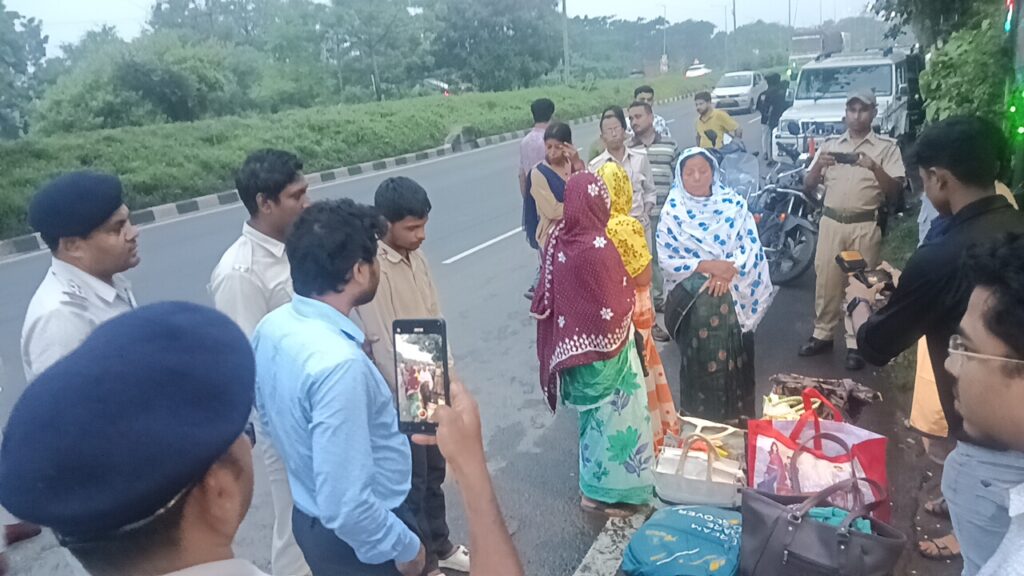বাসে লুকিয়ে মাদক পাচারের চেষ্টা ব্যর্থ, কোলাঘাটে বিপুল পরিমাণ গাঁজা উদ্ধার পুলিশের।