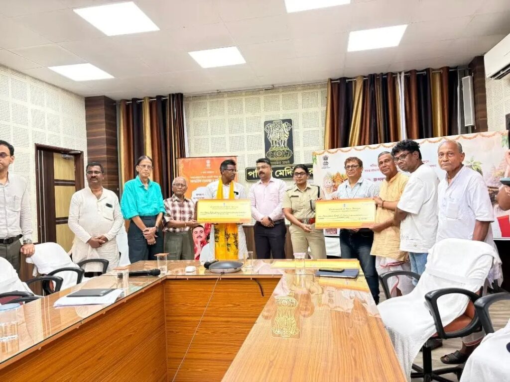 রথযাত্রার প্রস্তুতি তুঙ্গে, প্রাচীন রথ সংস্কারে আর্থিক সাহায্য পেল দুই কমিটি।