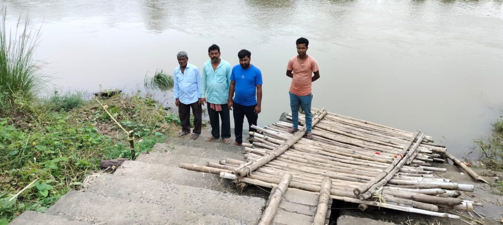 বর্ষার খড়ি নদীতে বিপজ্জনক পারাপার, নৌকাডুবির পর স্থায়ী সেতুর দাবিতে এলাকাবাসী।