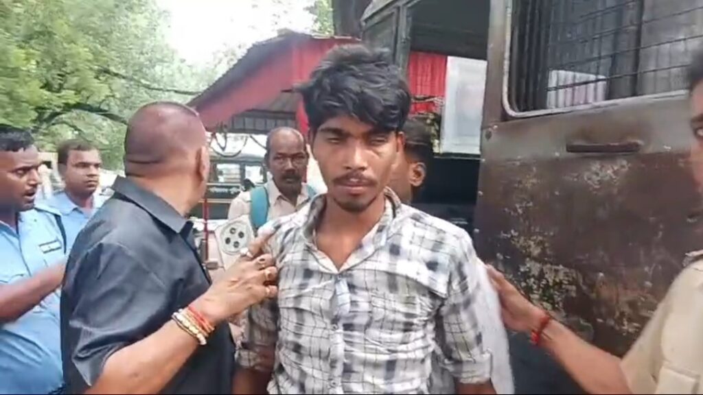 মালদায় নাবালিকাকে ধর্ষণের অভিযোগে মামলা, আদালতে তোলা হল অভিযুক্তকে।