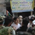 দলীয় কার্যালয় ঘিরে উত্তপ্ত চাঁচল, কংগ্রেসের দুই গোষ্ঠীর বিরোধে পুলিশ মোতায়েন।