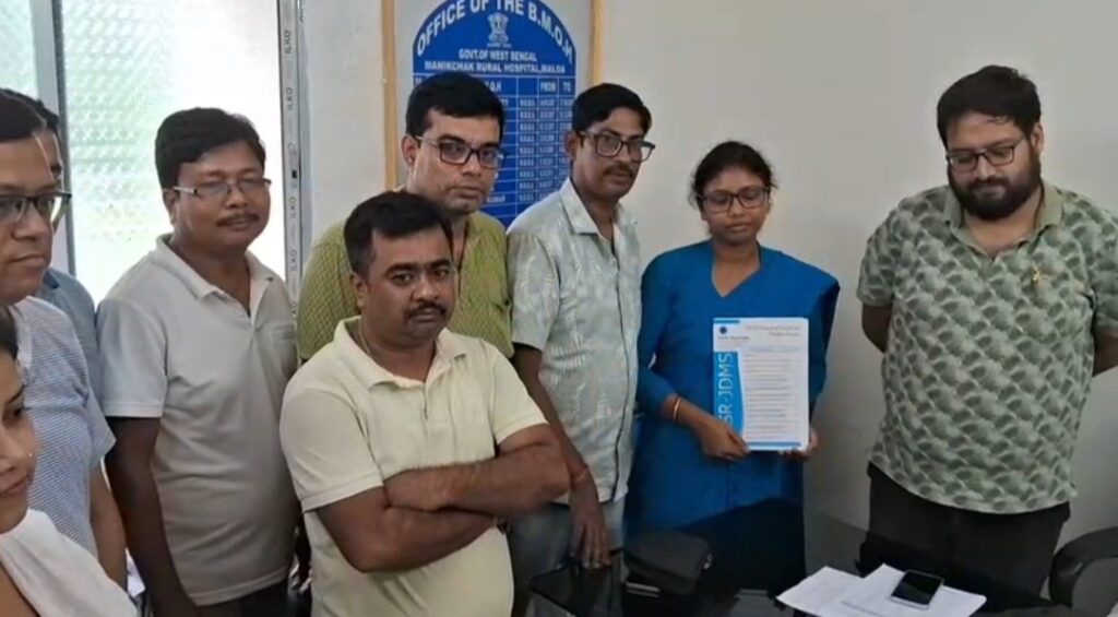অক্লান্ত পরিশ্রমের সম্মান, জার্নাল অফ ডেন্টাল অ্যান্ড মেডিকেল সায়েন্সে প্রকাশিত মানিকচকের সাফল্যের কাহিনি।
