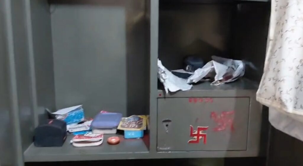 ঝলঝলিয়া রেল ব্যারাক কলোনিতে চাঞ্চল্য, জানালা ভেঙে দুঃসাহসিক চুরির ঘটনায় আতঙ্ক বাসিন্দাদের।