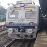 যাত্রীদের দীর্ঘ অপেক্ষার অবসান, নতুন এসি লোকালে বারাসাত থেকে শিয়ালদহ যাত্রা আরও আরামদায়ক।