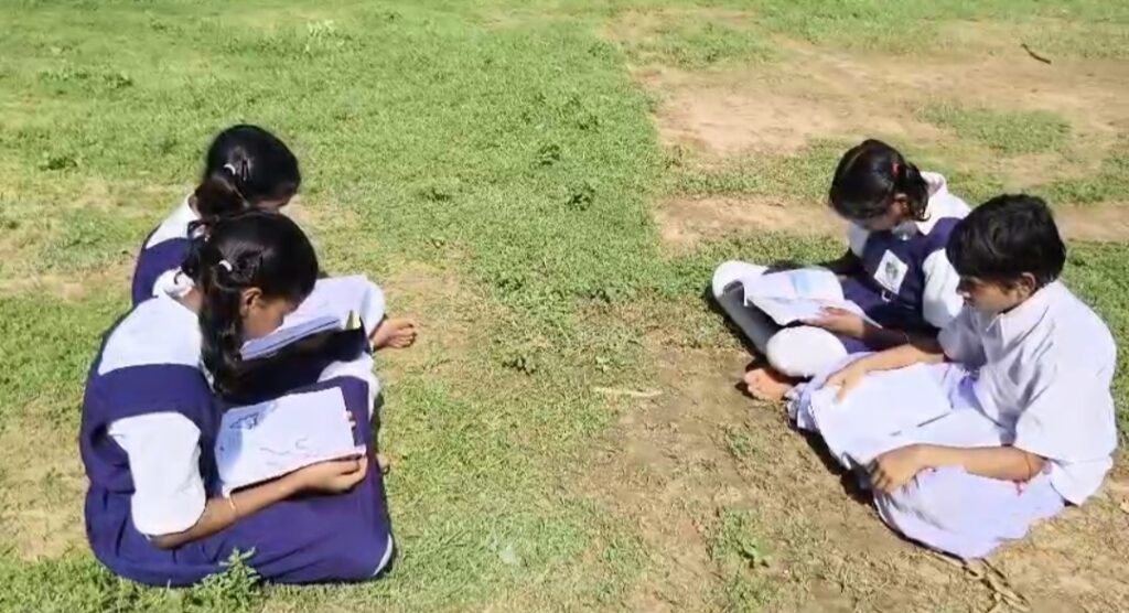 নারীশিক্ষার অগ্রদূত বিদ্যাসাগরকে স্মরণে চন্দ্রকোনা রোড বালিকা বিদ্যালয়ে নাটক ও সাংস্কৃতিক অনুষ্ঠান।