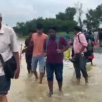 ভারী বৃষ্টিতে রাজ্য সড়ক কার্যত জলতল, দুর্ভোগে সাধারণ মানুষ ও যানবাহন চালকরা।