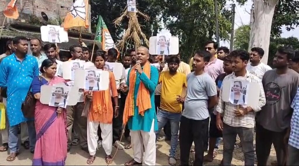 শ্রীলেখা মিত্রের বিরুদ্ধে আইনানুগ ব্যবস্থার দাবি, র‍্যালি করে থানায় বিজেপি নেতৃত্ব।