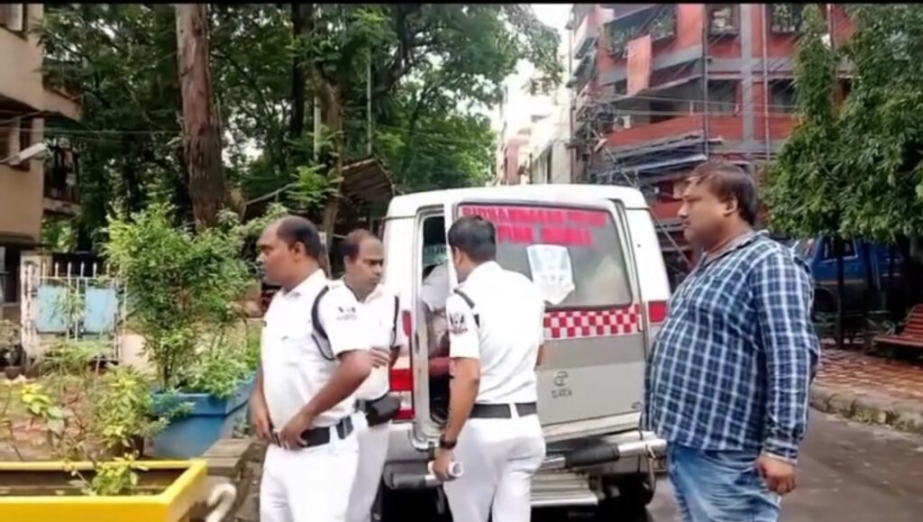 ভোরবেলার তল্লাশিতে চাঞ্চল্য! লেকটাউনে গাড়ি থেকে উদ্ধার বিপুল পরিমাণ সোনা।