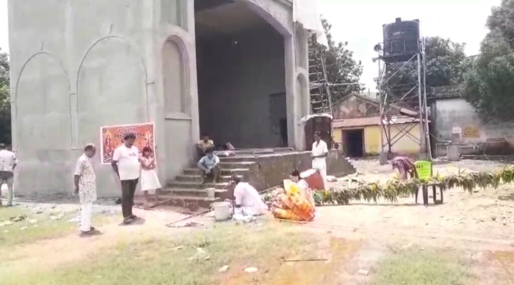 গুরু পূর্ণিমায় উৎসবের সূচনা, ১৫ লক্ষ টাকার বাজেটে জমজমাট প্রস্তুতি শান্তিনগর সর্বজনীনের।
