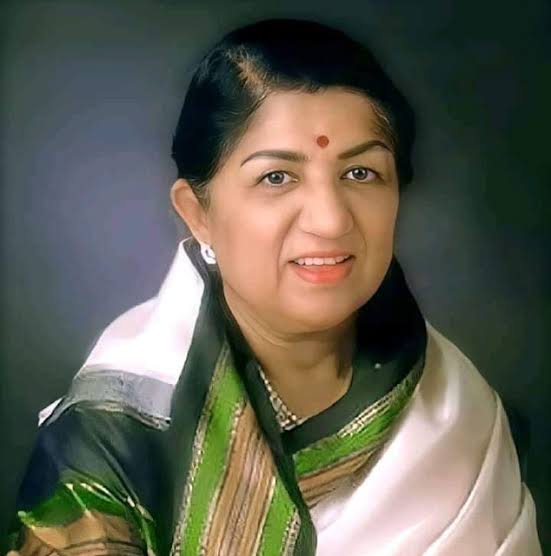 লতা মঙ্গেশকর: সুরসম্রাজ্ঞী, ভারতীয় সংগীতের এক অমর কিংবদন্তির জীবনকথা।