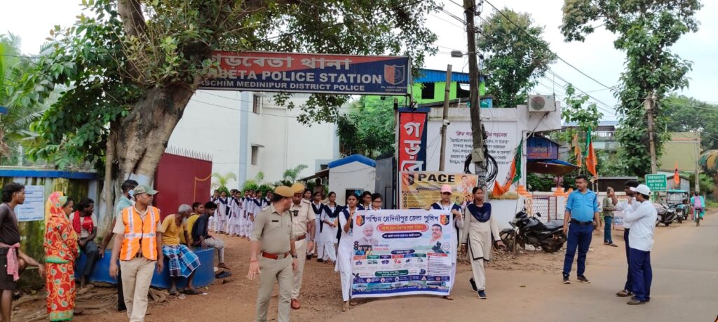 ‘নিরাপদ সড়ক, নিরাপদ জীবন’—গড়বেতায় ট্রাফিক পুলিশের বিশেষ সচেতনতামূলক কর্মসূচি।