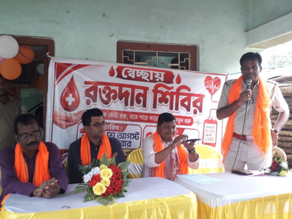 মানবিক উদ্যোগে চন্দ্রকোনারোডে রক্তদান, শিবিরে উৎসাহের সঙ্গে অংশ নিলেন ৩৮ রক্তদাতা।