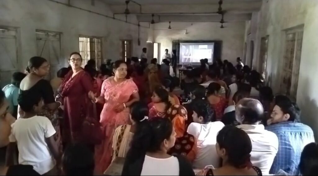 মোবাইলেই জনগণনার তথ্য জমা, আইহো উচ্চ বিদ্যালয়ে সচেতনতামূলক কর্মসূচি।