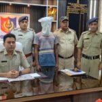 গভীর রাতের অভিযানে পুলিশের সাফল্য, ফেনসিডিল-সহ গ্রেফতার ফতেপুরের যুবক।