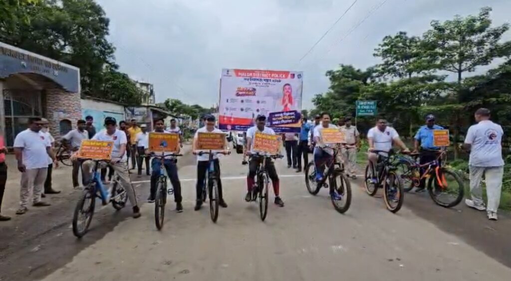 যানজট রোধ ও ট্রাফিক সচেতনতায় পথে পুলিশ, কালিয়াচকে নতুন সাব ট্রাফিক গার্ডের সূচনা।