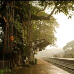 রেলস্টেশনের বেঞ্চ।