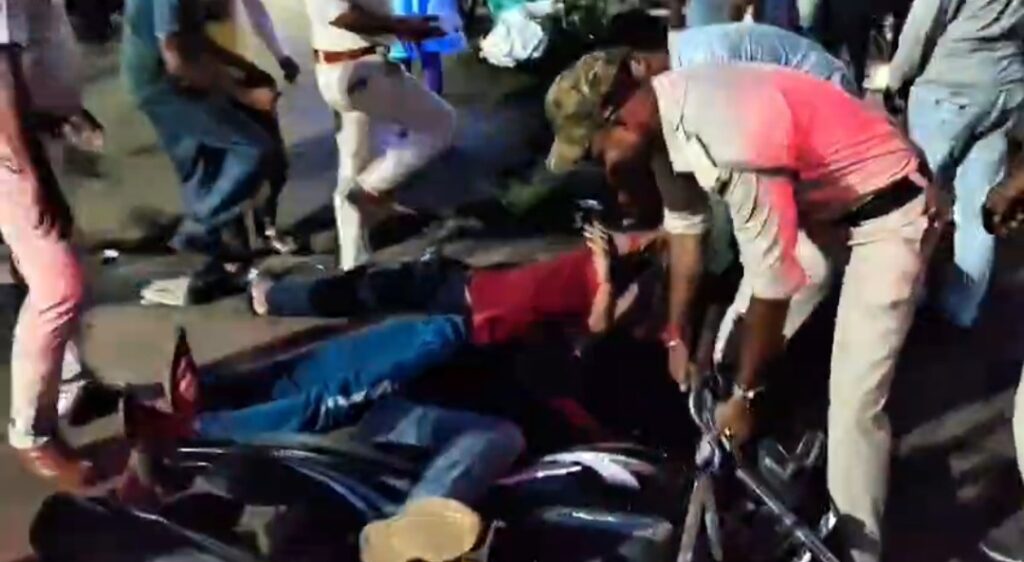 চন্দ্রকোনারোডে নাকা চেকিংয়ে ধরা তিন বাইক আরোহী, মদ্যপ অবস্থায় চালানোর অভিযোগ।