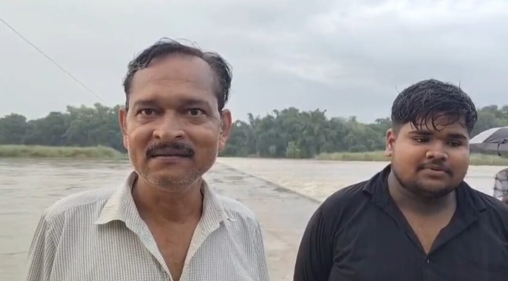 শিলাবতীর জলস্তর ঊর্ধ্বমুখী, কজওয়ের উপর দিয়ে বইছে জল—দুশ্চিন্তায় কয়েক হাজার মানুষ।
